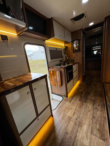 Motorhome Sprinter517 2024 Para 6pessoas Viajando E Dormindo