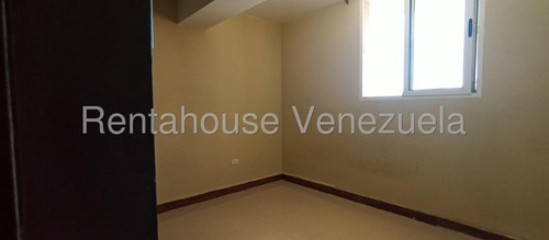 Apartamentoen Alquiler, 2e13389, Rafael Gamarra Trea Para Ud, Mejor Zona Del Oeste De Barquisimeto, Con Fácil Acceso Por La Av Rotaria , Cerca Del Aeropuerto, Universidades Y Z. Industriales. 2hab,2b
