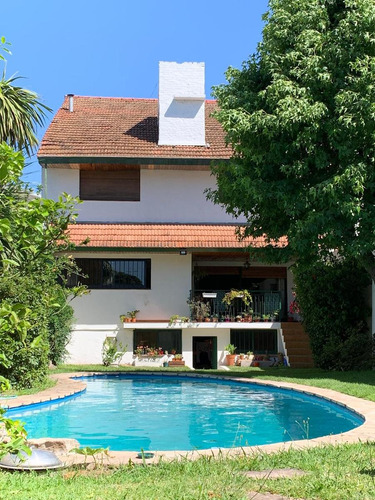 Casa En Venta En Olivos Jardín Pileta Quincho