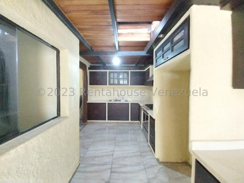 Casa En Venta Hacienda De Higuerote San Diego Inm En La Urb. Agua De Canto En San Diego. Posee Toques Campestres Con Hermosos Pisos De Porcelanato Que Hacen De Esta Casa Un Lugar Único. 24-5821
