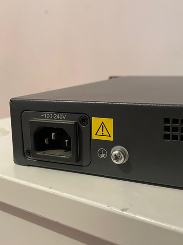 Switch Huawei S2403tp-ea 24 Port 10/100 + 2 Giga Base-x (Reacondicionado)