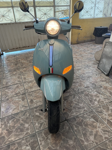 Vitalia 150 Km En Muy Buen Estado , Color Azul Con 1900 Kms