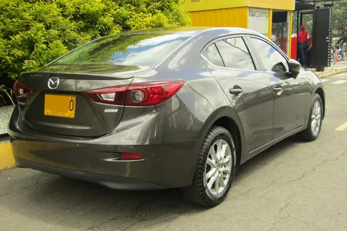 Mazda 3 2.0 Touring MT