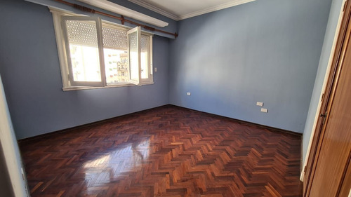 Departamento En Venta De 4 Dormitorios C/ Cochera En Recoleta
