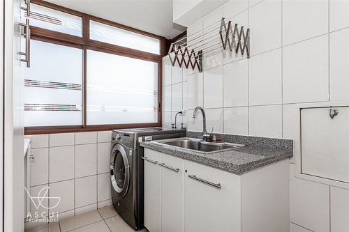 Departamento En Venta De 3 Dorm. Más Servicios En Las Condes