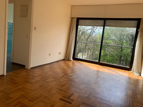 Alquiler Apto Un Dormitorio Orientación Norte, En Punta Gorda A Dos Cuadras Del Mar
