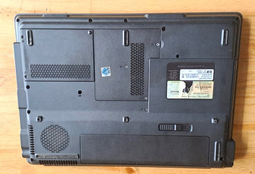 Notebook Compaq Presario F500 - Sin Cargador - A Revisar/rep Negro