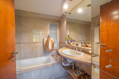 Casa En Venta, 4 Dormitorios Centro Adrogue