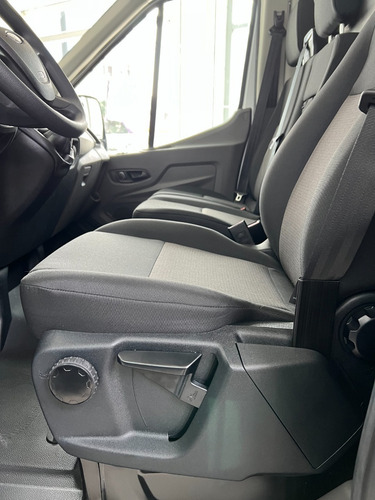 Imagen 13 de 16 de Ford Transit Furgon Medio