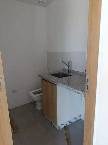 Venta Departamento Tres Ambientes + Cochera. A Estrenar. En Berazategui Centro.