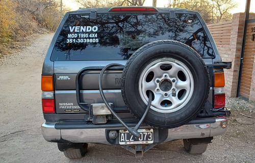 Nissan Pathfinder 2.7 4x4 D