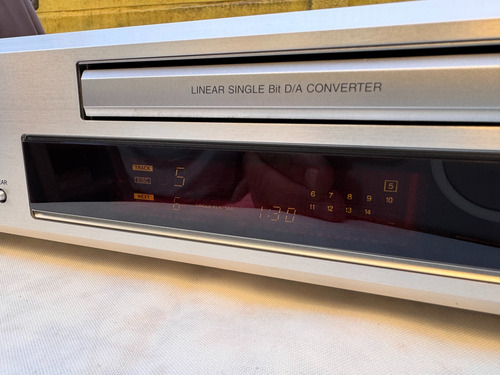 Reproductor De Cd Onkyo Dx-7333 De Alta Calidad Gris