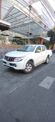 Mitsubishi L200 2.4 Cabina Doble 4x2 Mt