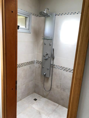 Casa En Los Reartes, Barrio Punto Claro, 5 Ambientes. 2.000 Metros Totales, 220 M2 Cubiertos.