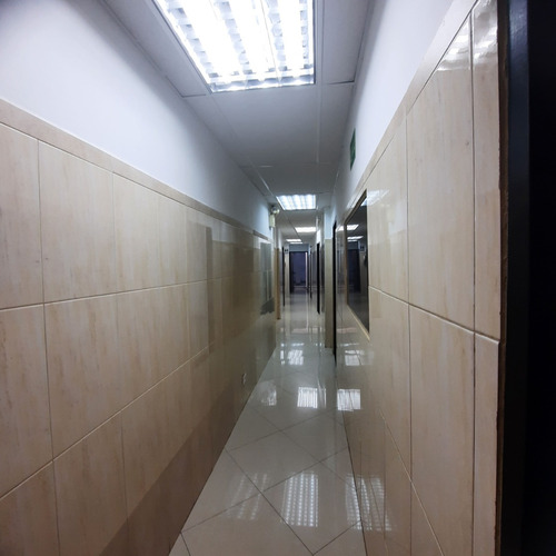 Locales Para Consultorios Y/o Laboratorios En Alquiler, En Urb La Michelena Muy Cercanos A Clinicas Importantes De La Zona. Nereida Rosales