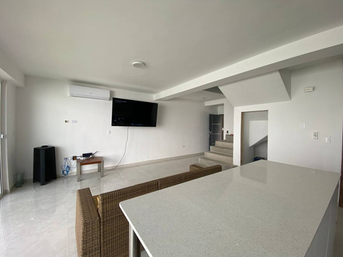 Town House 80% Remodelado En Colinas De Guataparo Conjunto Residencial Villas