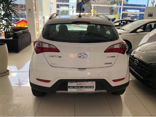 Imagem 4 de 9 de Hyundai Hb20x 1.6 16v Premium Flex 4p Automatico