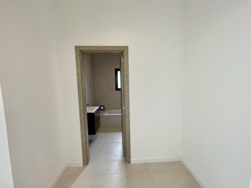 Venta Casa San Sebastian Area 5 - 4 Ambientes