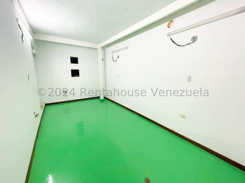 Casa Comercial En Alquiler Chuao Mls #24-21398 Bm