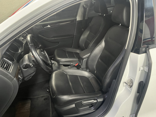 Volkswagen Jetta 2.0 COMFORTLINE FLEX 4P TIPTRONIC
