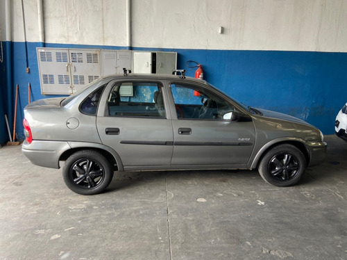 Imagem 10 de 11 de Chevrolet Corsa Classic 2005 1.0 Life 4p Gasolina