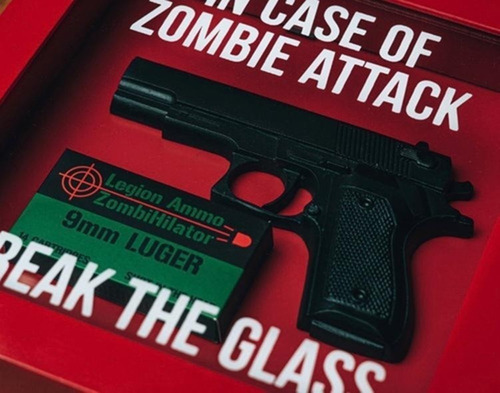 Imagem 2 de 2 de Quadro Caixa Emergência Ataque Zumbi Decorativo