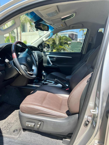 Imagen 8 de 12 de Toyota Sw4 2019 2.8 Srx 177cv 4x4 7as At