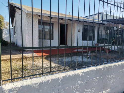 Se Alquila Amplia Casa 2 Dormitorios En Zona La Teja