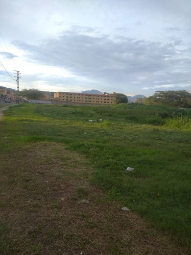 Venta De Terreno En Urb.paraparal Los Guayos 05-17
