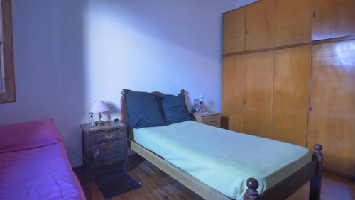 Chalet Estilo Inglés De 3 Dorm. Banfield Este.
