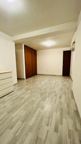 Vendo Town House De 3 Niveles En Altos De Villa Nueva