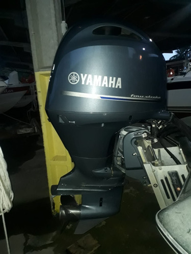 Imagem 2 de 4 de Motor De Popa Yamaha 200hp Ano 2015