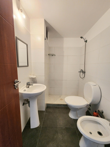 Inmobiliaria Alquila Monoambiente Con Garage En Pocitos