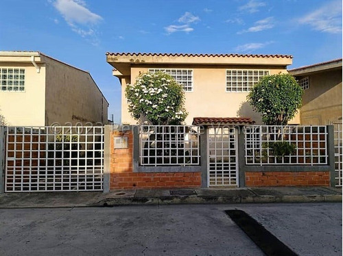 Casa En Venta Conjunto Privado Villas Del Sol Avenida Aragua Maracay Precio Negociable Rah 24-1298