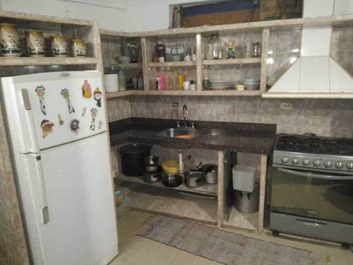 Imagen 3 de 10 de Se Vende Casa 112m2 3h/2b/2p El Junquito 8412