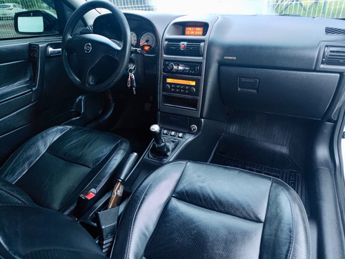 Imagem 13 de 13 de Astra Sedan Elegance 2.0 8v 2006 Completo