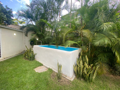 Planta Baja Aparta - Quinta En Venta En El Country Club