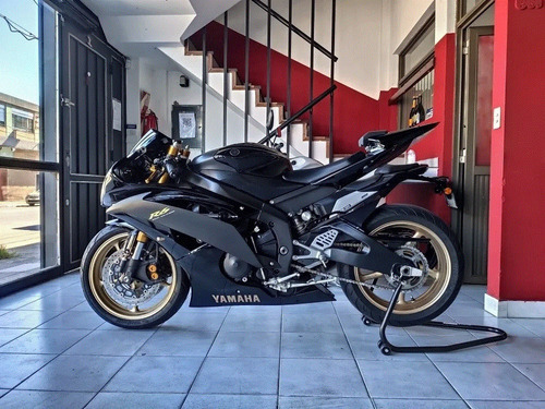 Yamaha R6