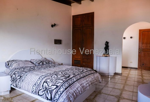 Casa En Venta Los Naranjos Mls # 25-18296 Christian Szotyori