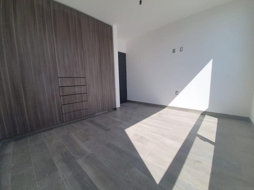 Estrena Casa En El Refugio, 3 Niveles, Roof Garden, De Lujo !!