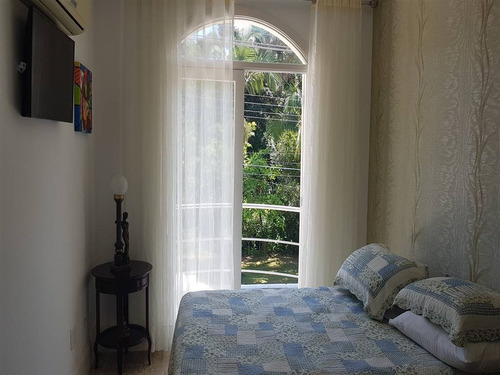 Imagem 19 de 30 de Imperdível Sobrado Com 3 Dorms Sendo 1 Suite Master, 2 Suítes, 2 Salas, Jardim, Sauna, 4 Vagas De Garagem, Piscina Com Cascata, Agende Sua Visita Correndo. - Hm3354
