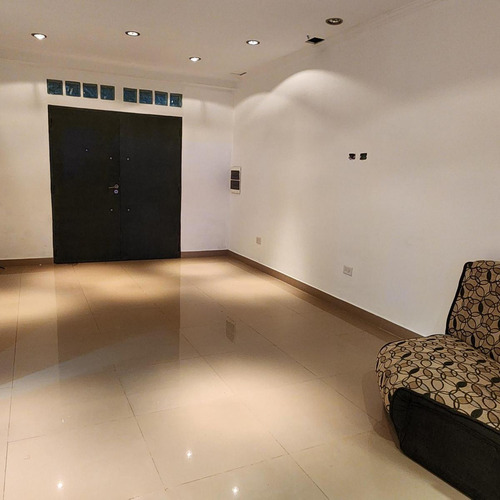 Casa En Venta - 4 Dormitorios 3 Baños - Cochera - 310mts2 - Morón