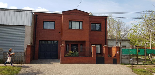 Imagen 2 de 30 de Casa 4 Ambientes En Venta - Los Polvorines