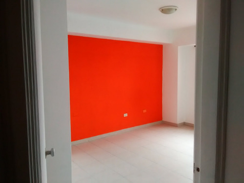 Imagen 2 de 10 de Vendo Apartamento Lecheria, Edif Porto Santo