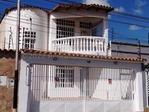 Imagen 2 de 30 de Casa En Venta Centro Este Barquisimeto, Cocina Remodelada, Amplio Patio, Balcon Con Hermosa Vista, Info. 0424-5325471, Codigo 22-17359 Mf