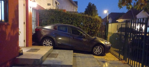 Oportunidad, Amplia Casa, Acceso Controlado, Buen Sector!