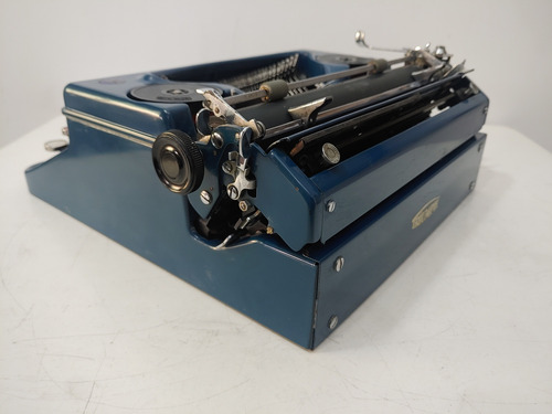 Maquina De Escrever Triumph Ano De 1940 - Cor Azul Brilhante (Usado)