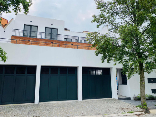 Espectacular Casa En Privada Con Departamento Independiente