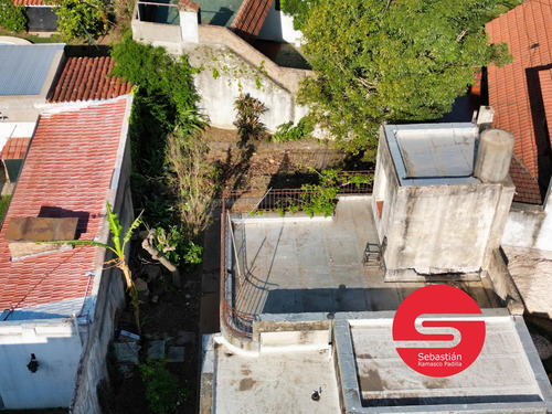 Casa A Reciclar En Zona Comercial De Fisherton, Con Potencial Para Construir Pb 2 Pisos