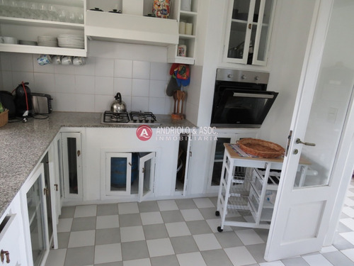 Hermosa Casa A La Venta ,amplia,comoda,cerca De Todo.- Ref: 6742